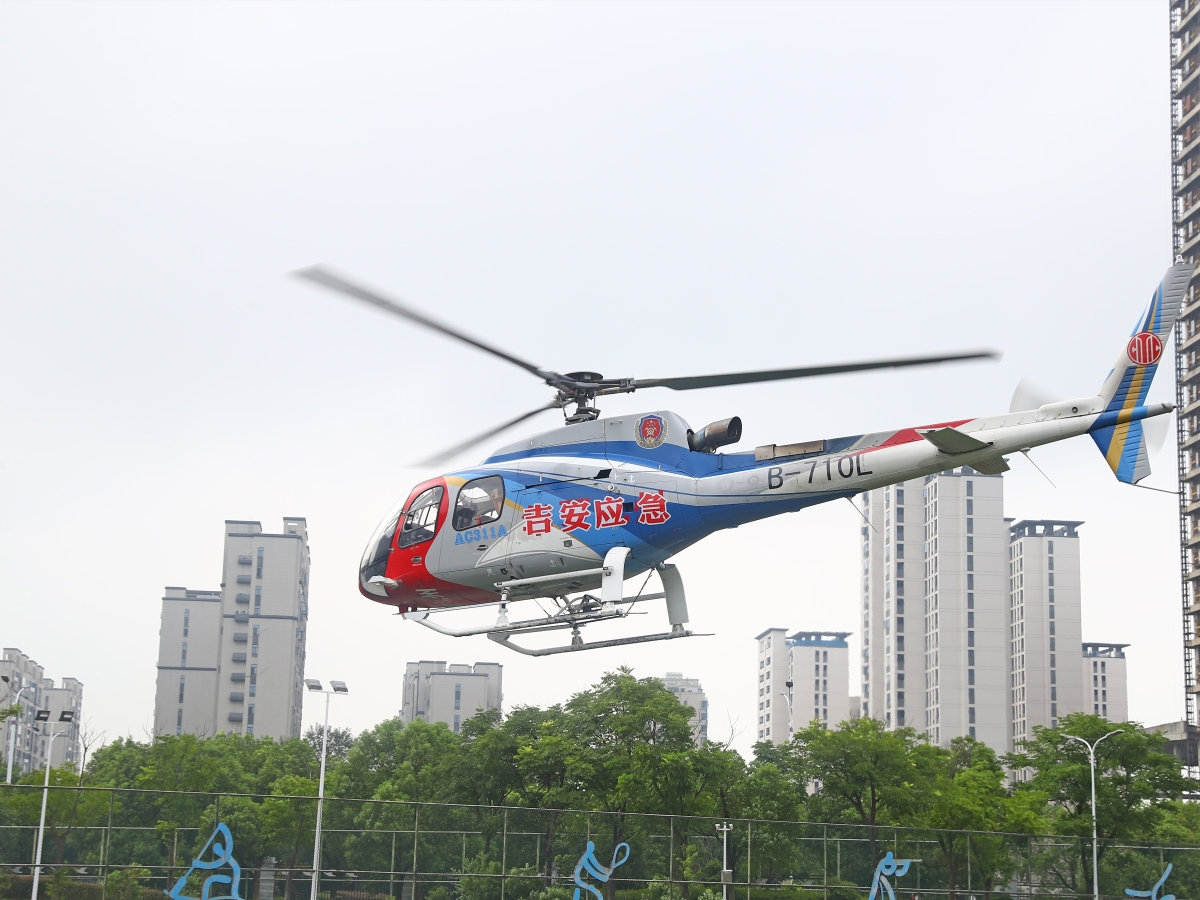 (公开)“吉利鸟”助力全国首个直升机接济起降点覆盖所有乡镇的设区市启航 王翔宇摄